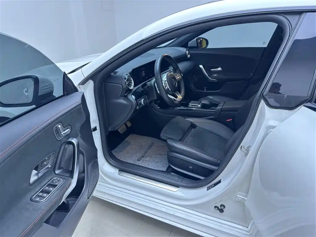 Mercedes-Benz CLA (Import) 2022 CLA 200 фото 7