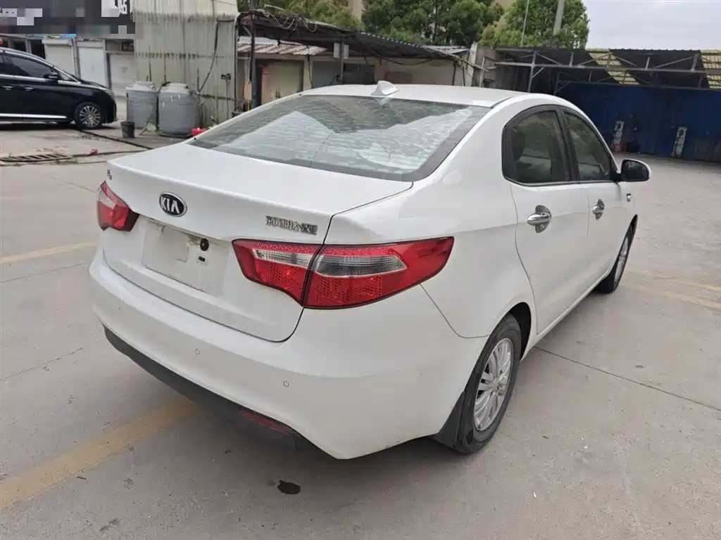 Kia K2 2012 Sedan 1.4L MT GLS Commemorative Edition фото 7