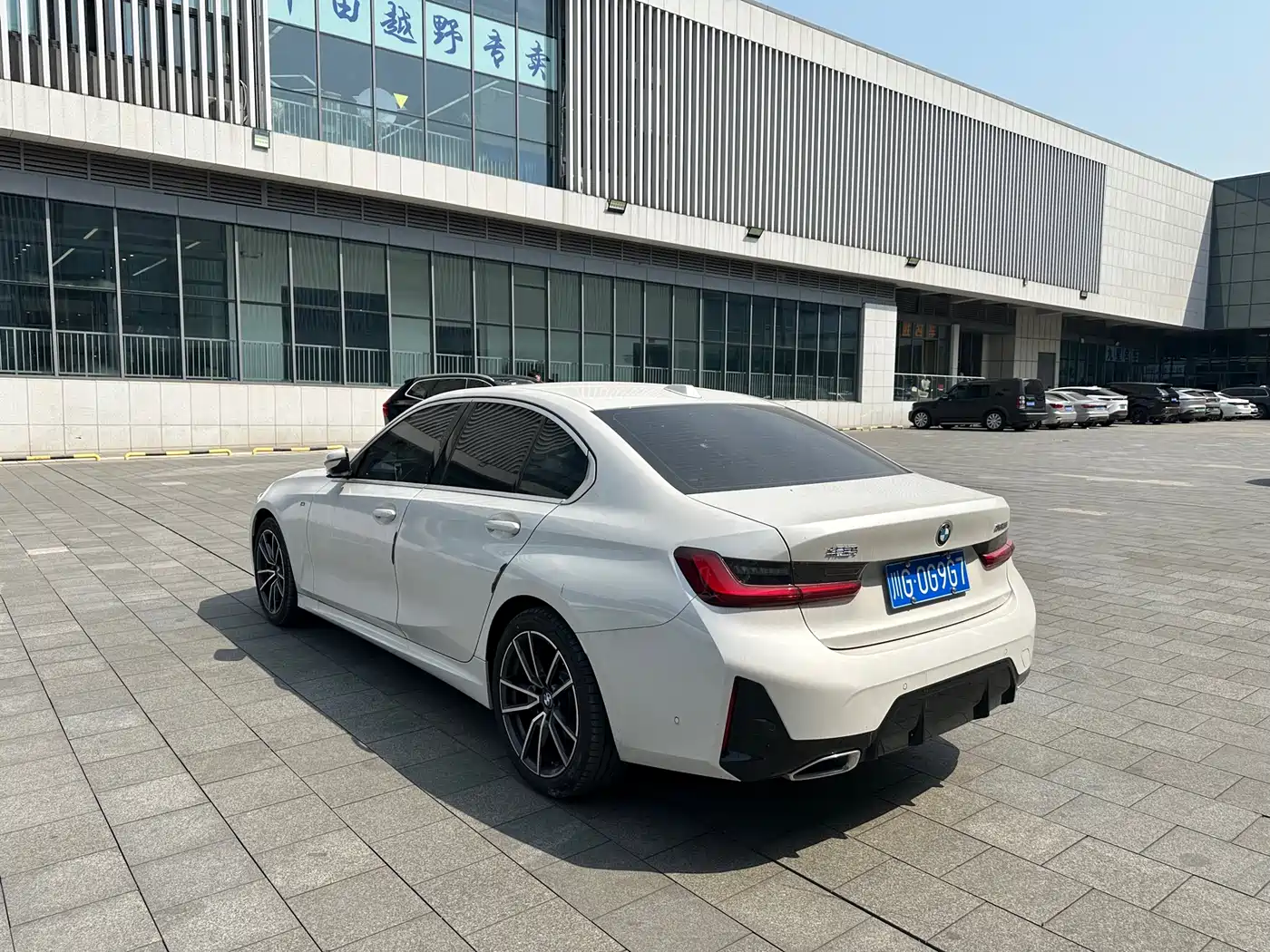 BMW 3 Series 2025 325i M Sport Package фото 4