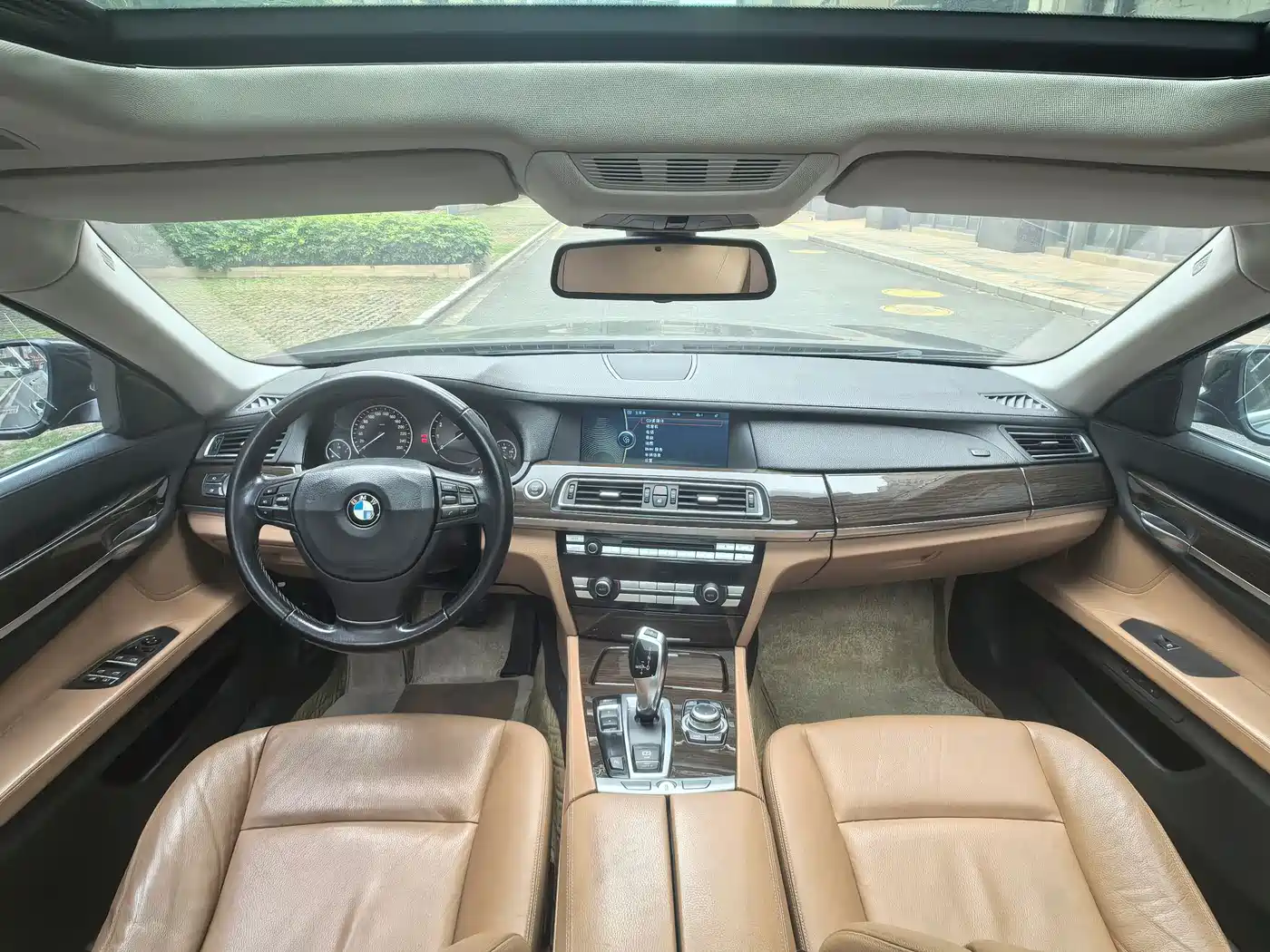 BMW 7 Series 2009 Model 740Li Leading Edition фото 9