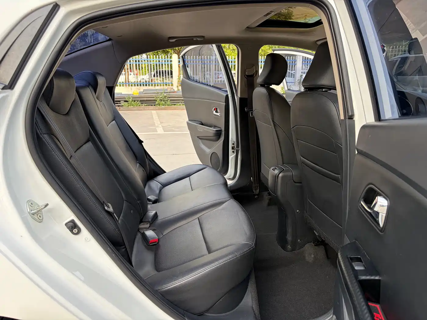 Kia K2 2012 Sedan 1.6L AT Premium Commemorative Edition фото 14