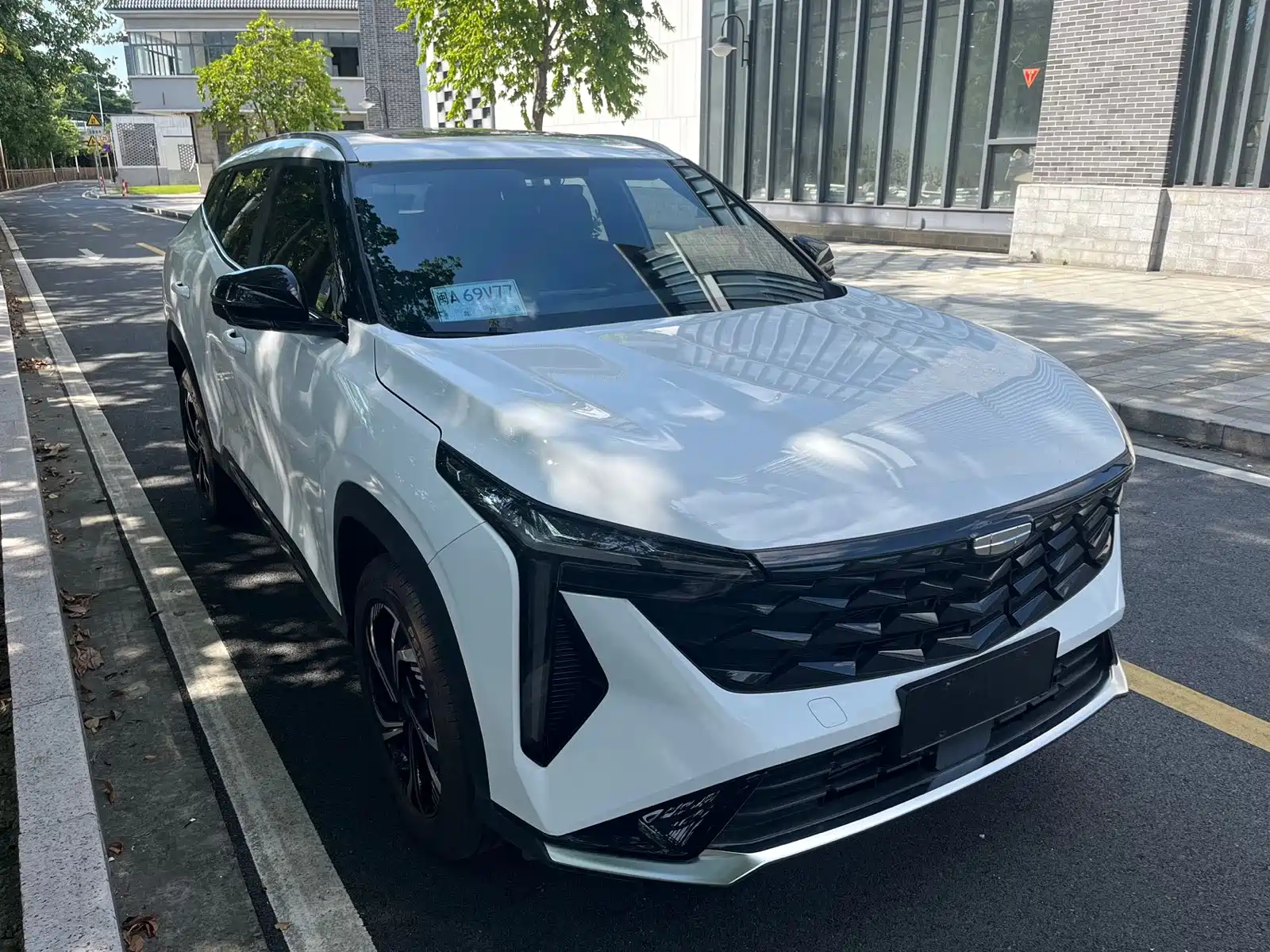 Фото 7 - Geely Atlas