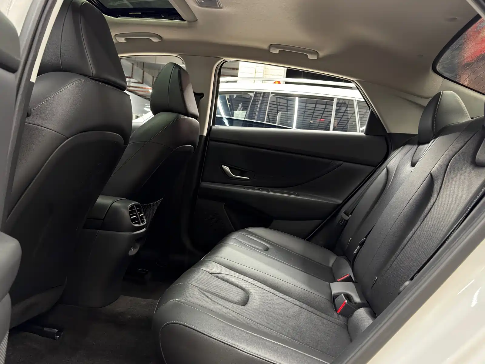 Фото 31 - Hyundai Elantra