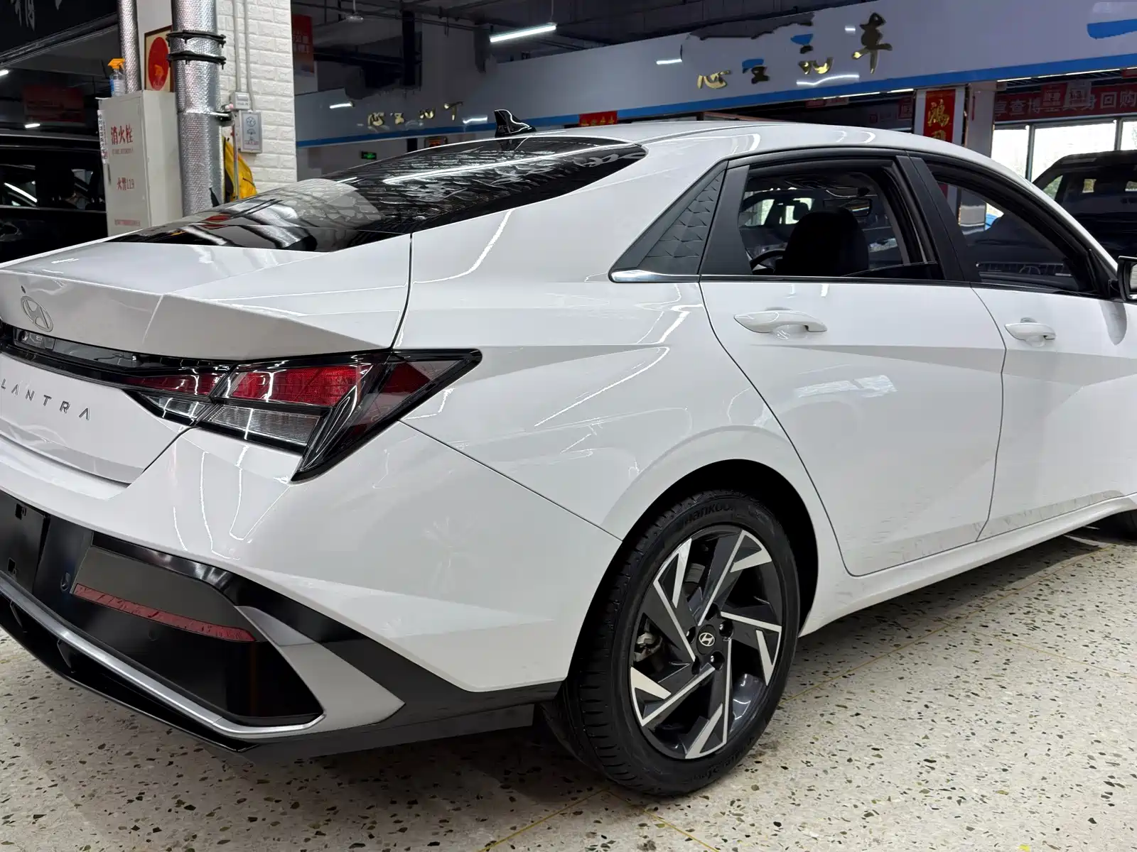 Фото 5 - Hyundai Elantra