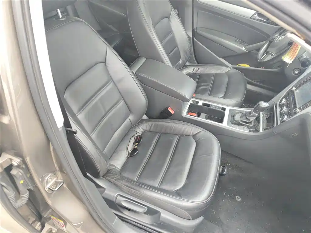 Volkswagen Passat 2014 1.8TSI DSG Luxury Edition фото 20