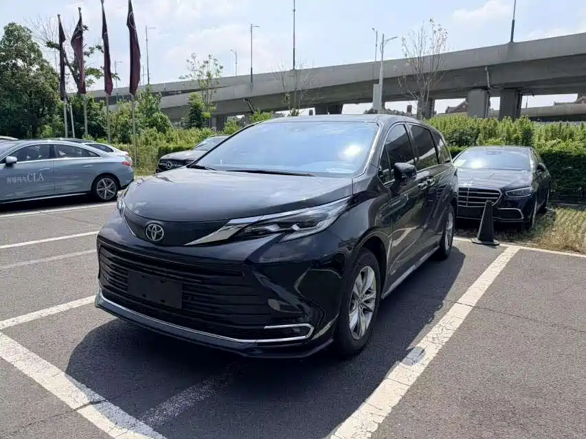 Toyota Sienna 2025 2024 2.5L Hybrid Comfort Edition