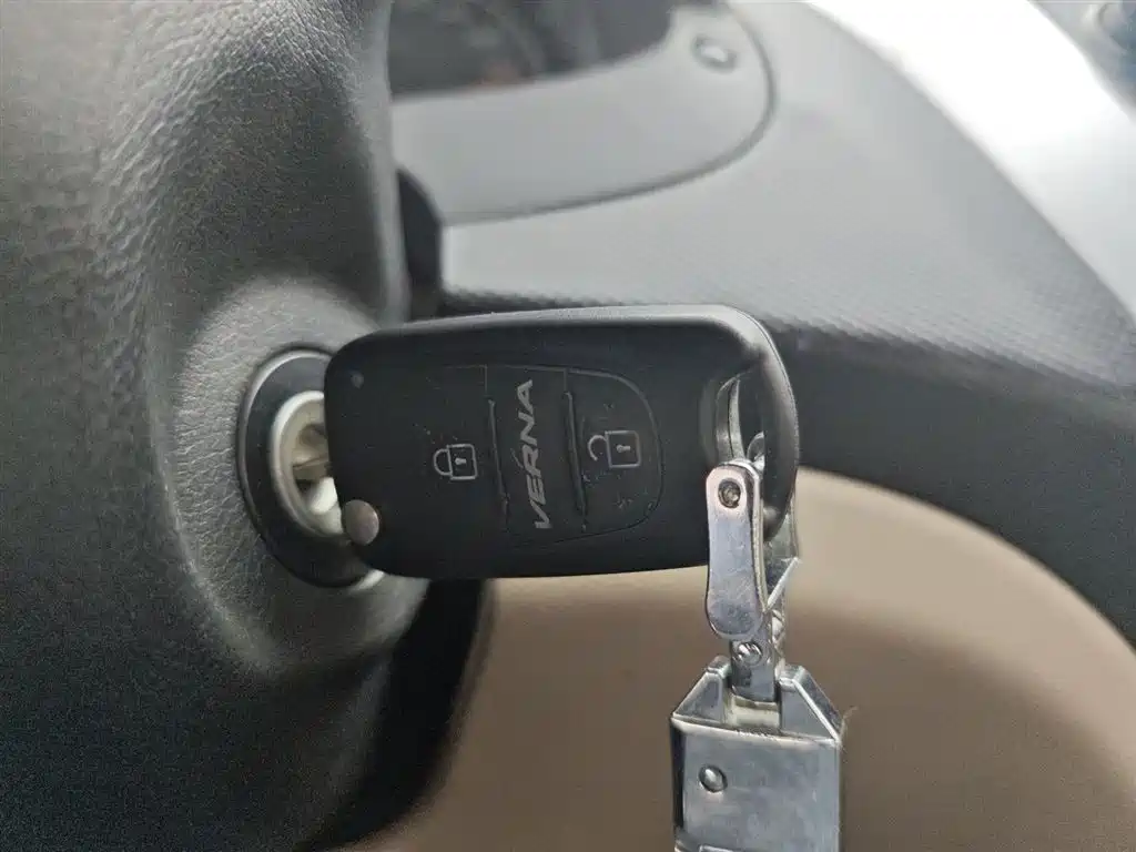Hyundai Verna 2014 1.4L Manual Smart GLS фото 9