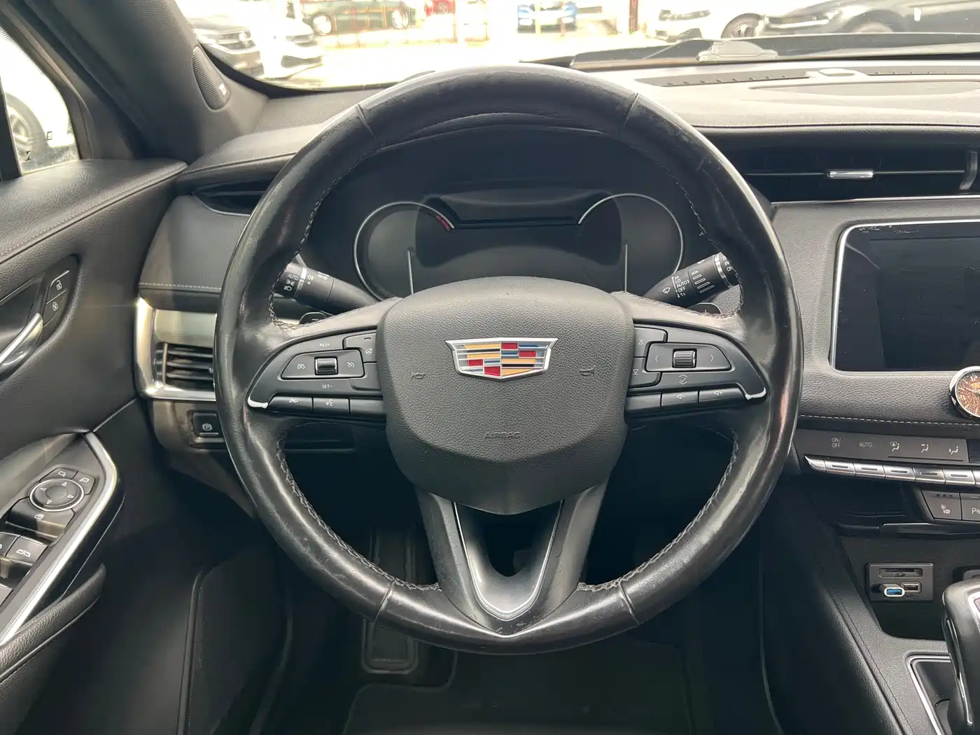 Cadillac XT4 2018 28T FWD Leading Edition фото 14
