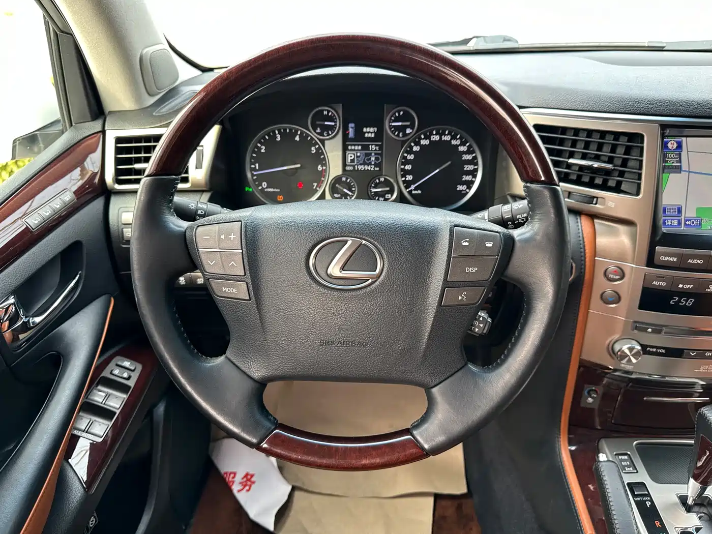 Lexus LX 2013 570 фото 14