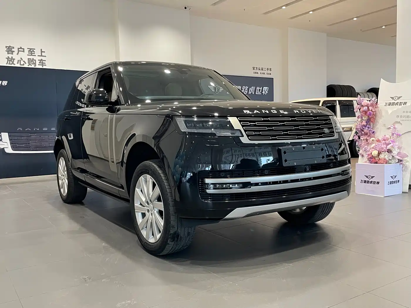 Land Rover Range Rover 2024 3.0 L6 360PS Golden Age Edition фото 3