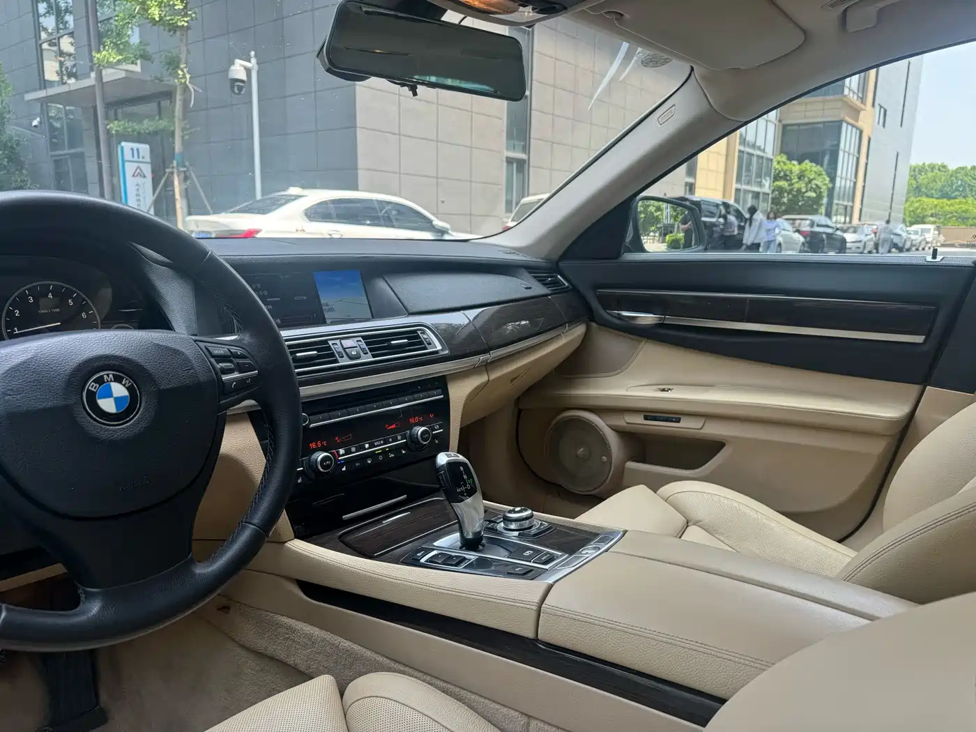 BMW 7 Series 2009 730Li Luxury фото 15