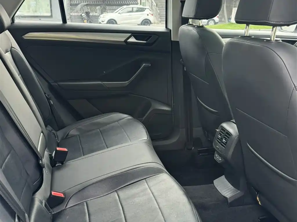 Volkswagen T-ROC 2020 230TSI DSG 2WD Progressive фото 7