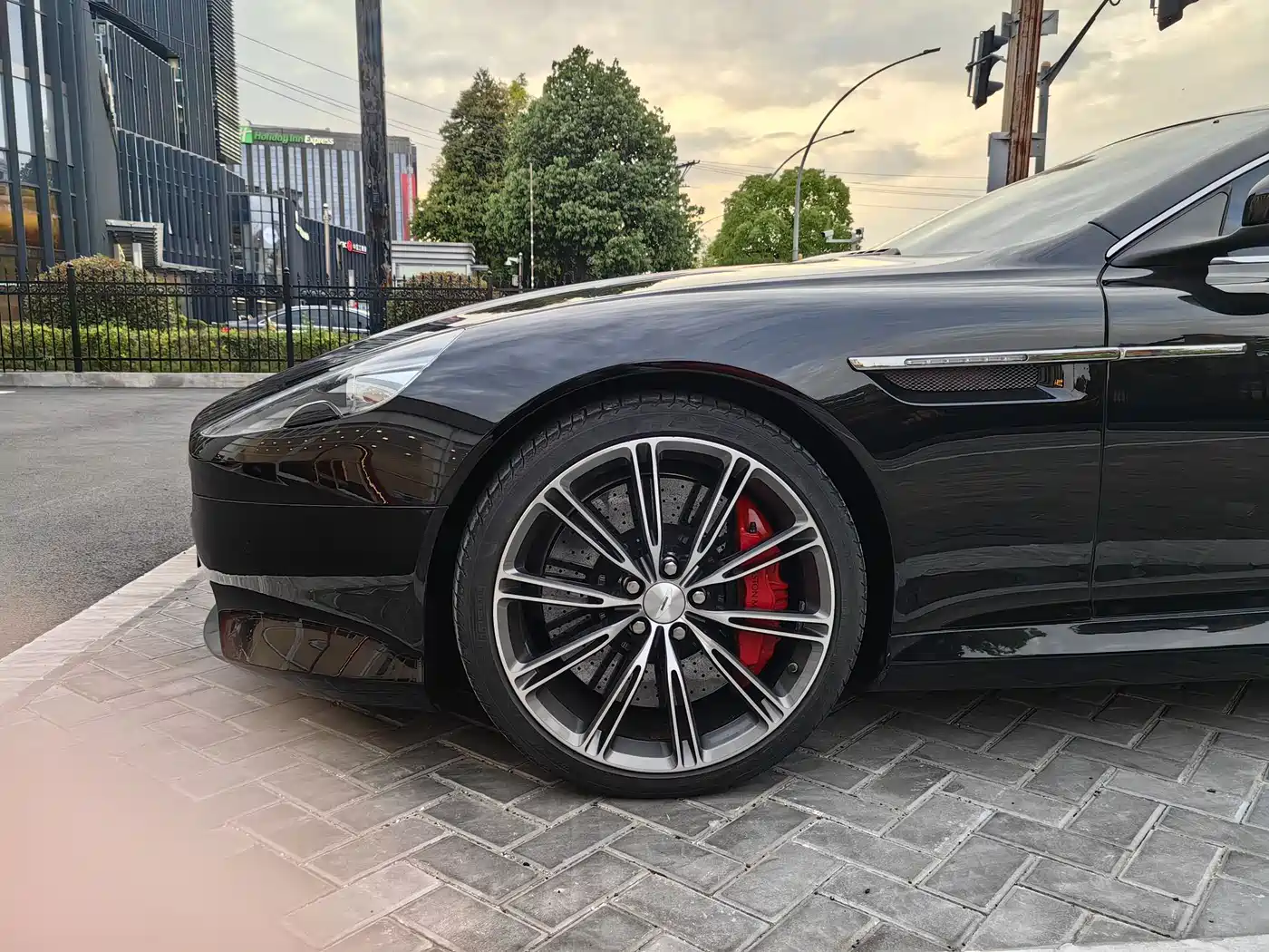 Aston Martin DB9 2014 2013 6.0L Coupe