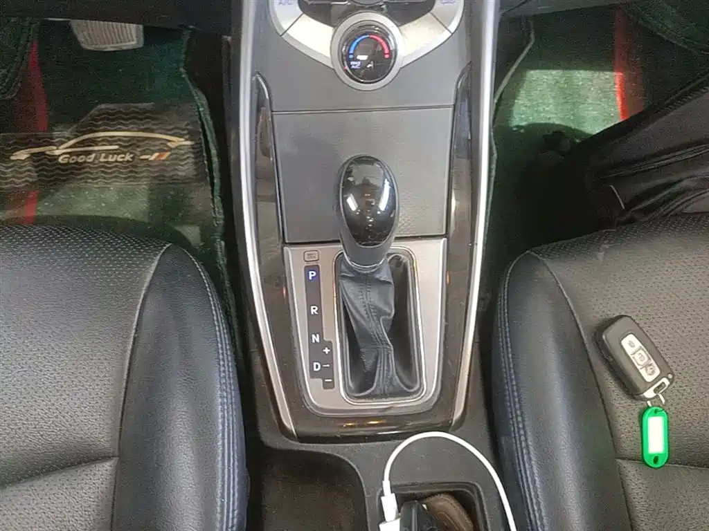 Hyundai Langdong 2013 1.6L Automatic Leading фото 14