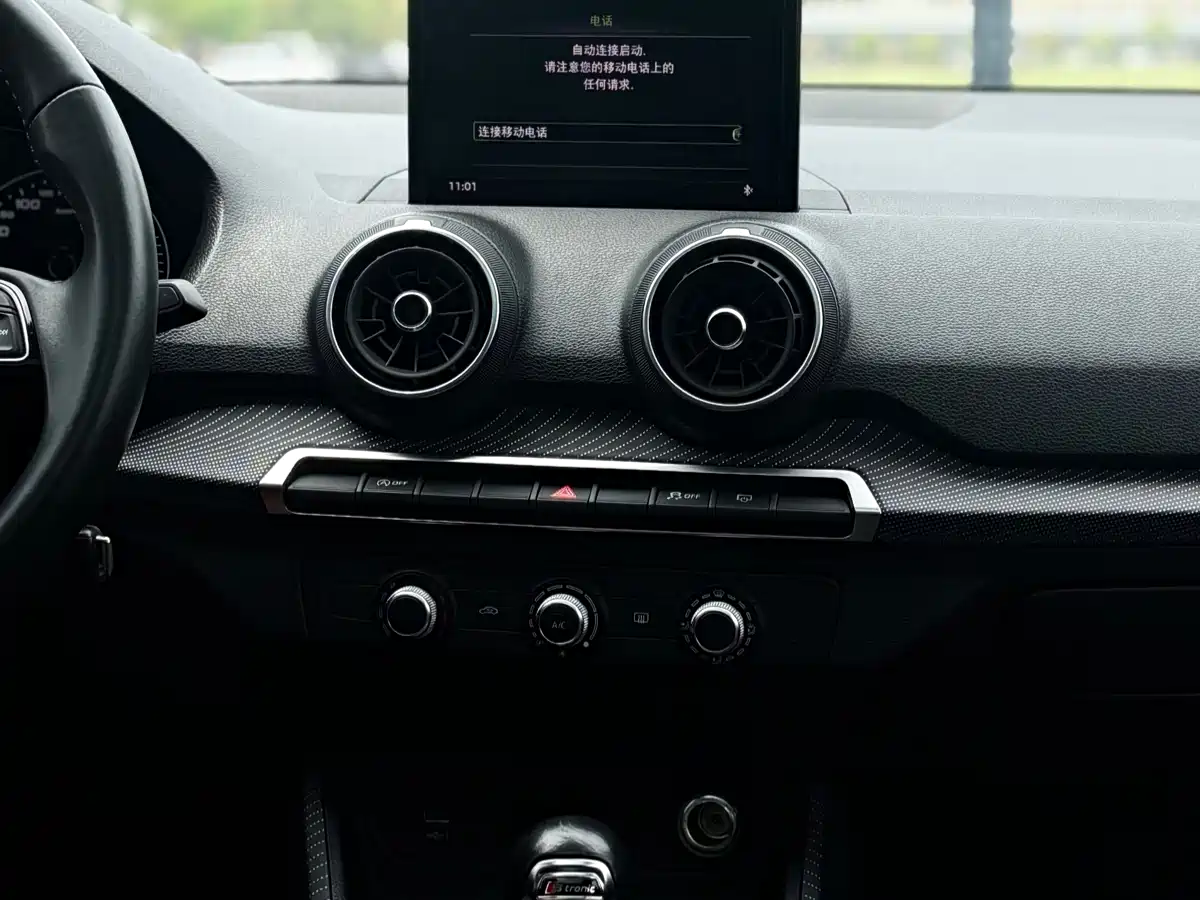 Audi Q2L 2018 35 TFSI Launch Exclusive Edition China VI фото 9