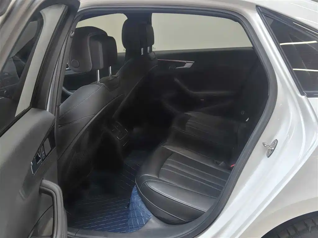 Audi A4L 2023 40 TFSI quattro Luxury Sport фото 9