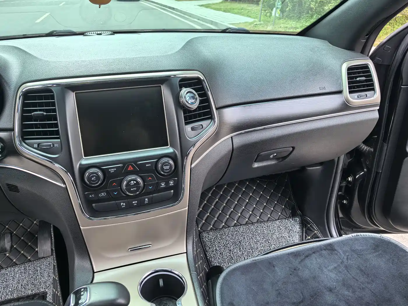 Фото 15 - Jeep Grand Cherokee (Import)