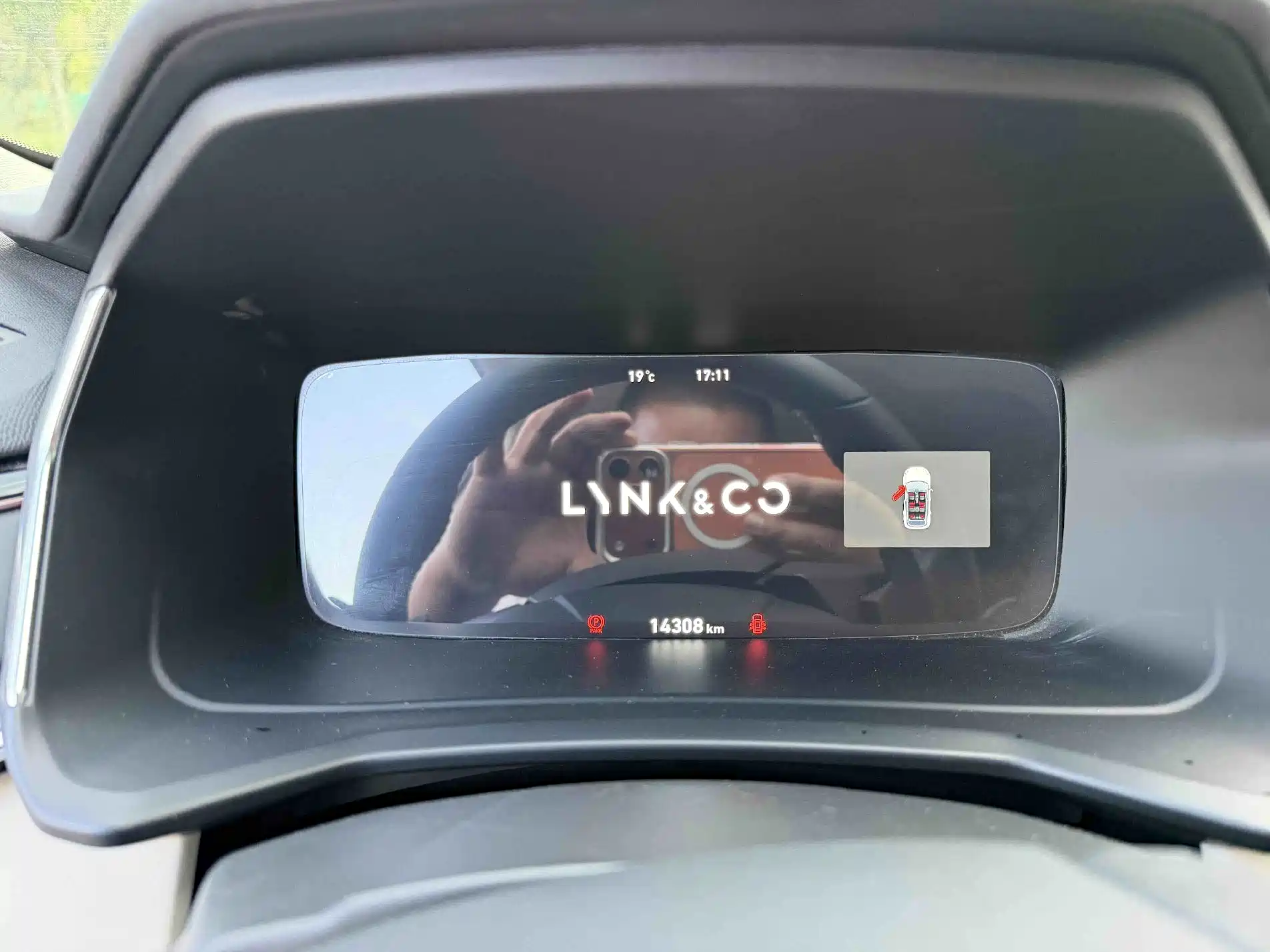 Photo 7 - Lynk & Co 06