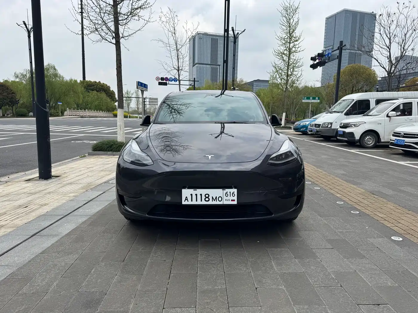 TESLA MODEL Y