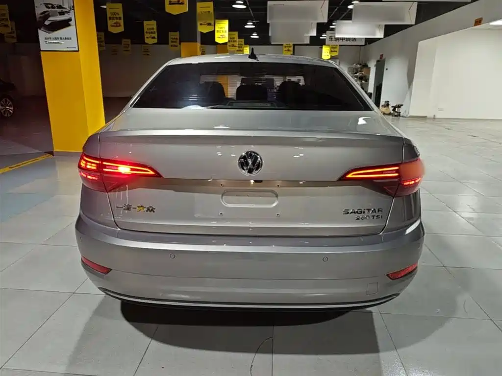 VOLKSWAGEN SAGITAR
