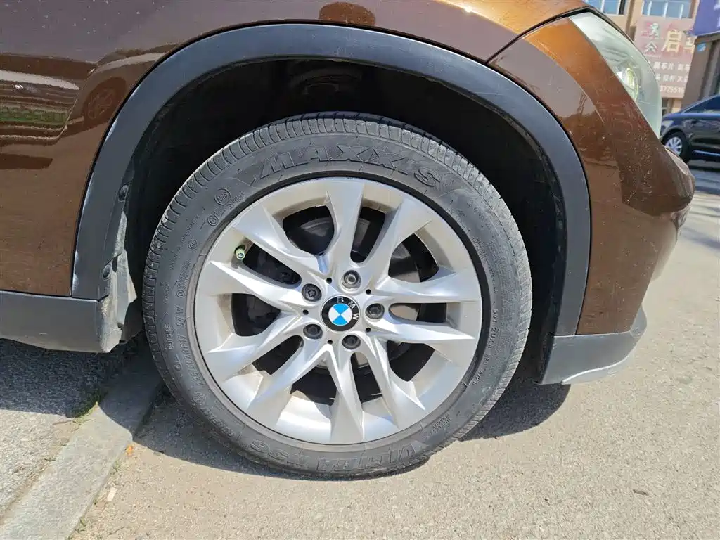 BMW X1 2014 sDrive18i Leading Edition фото 7