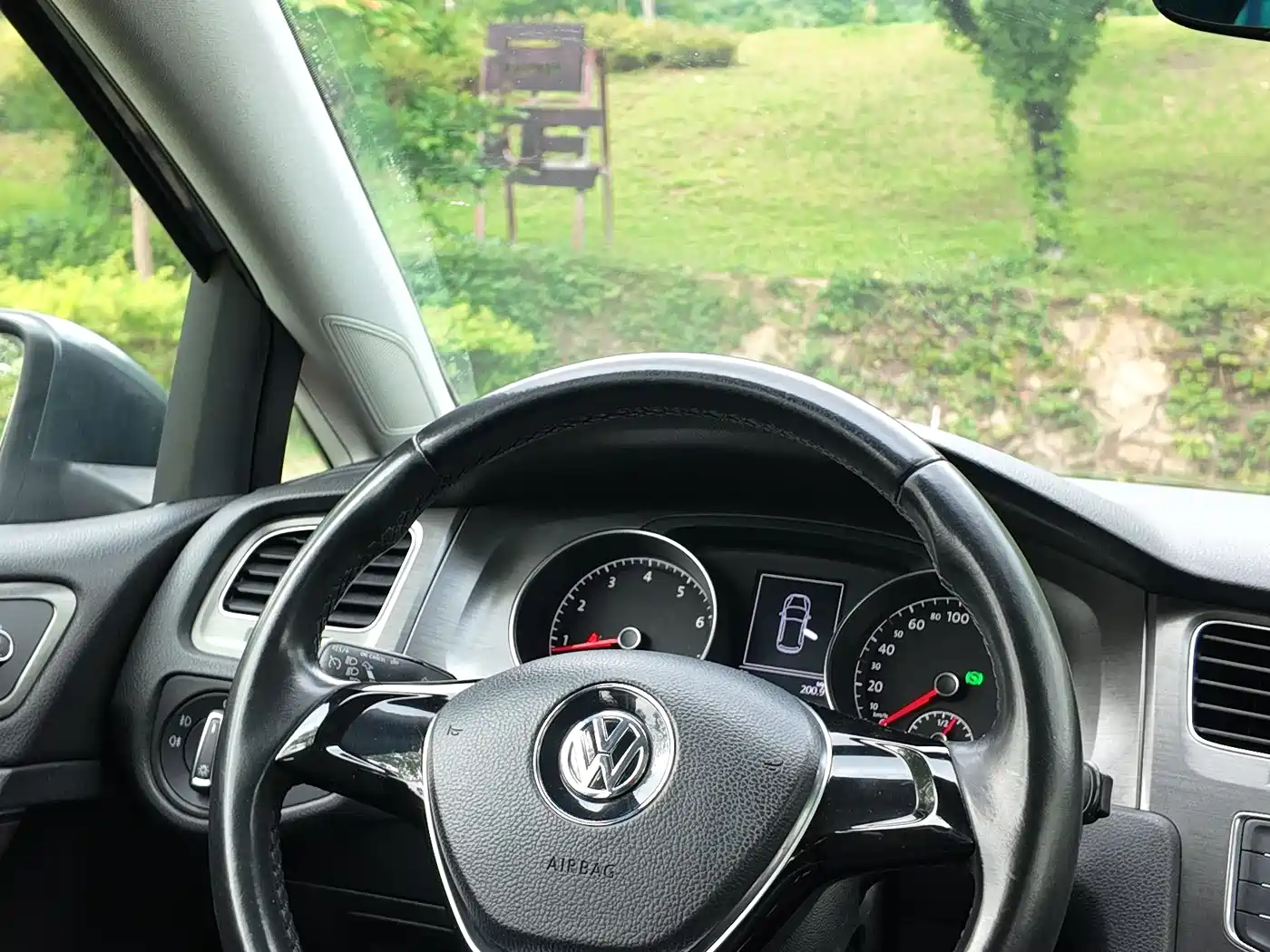 Volkswagen Golf 2014 1.6L Automatic Fashion Edition фото 18
