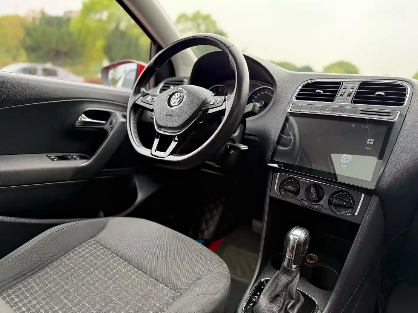Volkswagen Polo 2016 1.6L Automatic Comfort фото 6