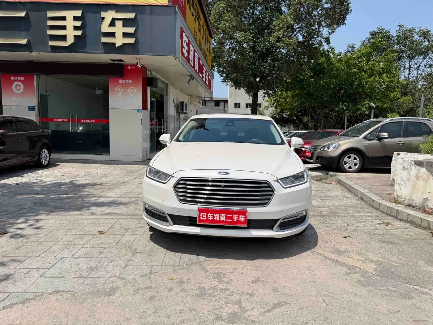 Фото 2 - Ford Taurus