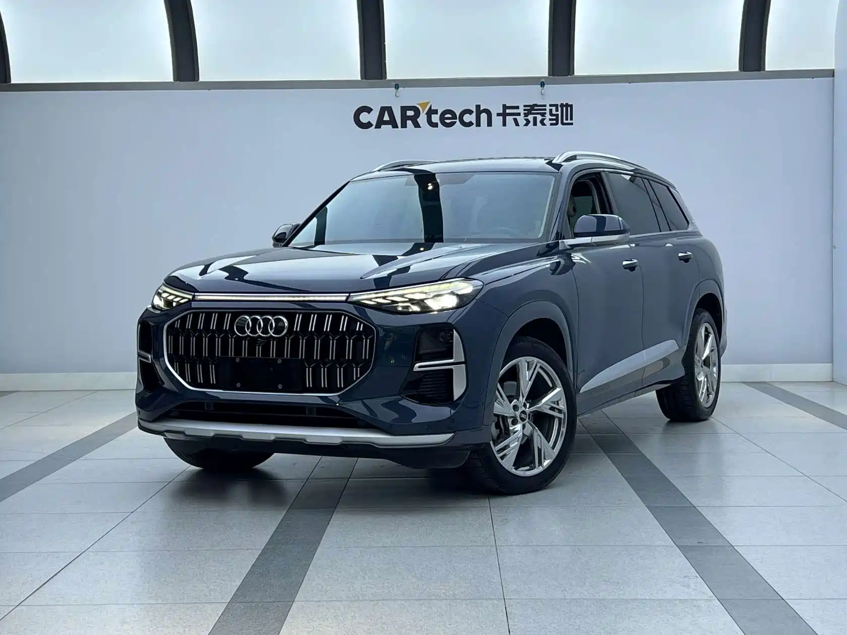 Photo 1 - Audi Q6