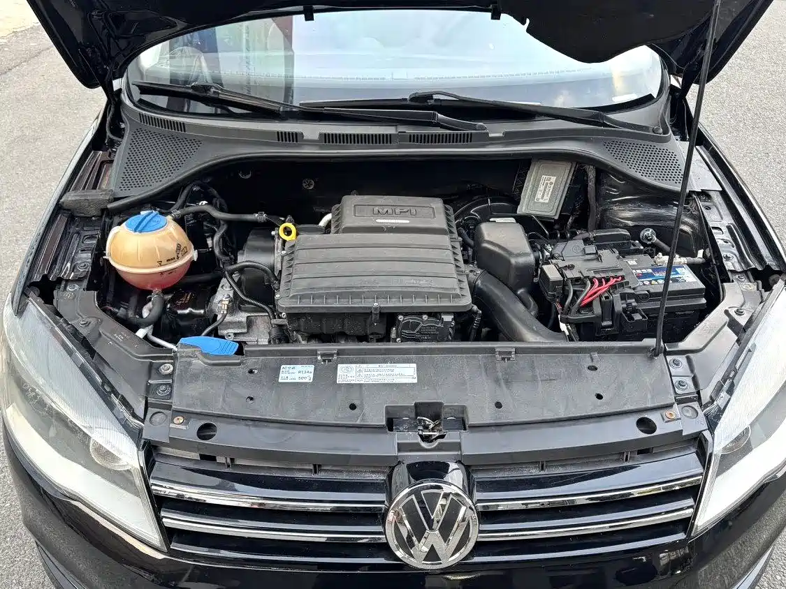 Volkswagen Jetta 2015 1.6L Auto Trend фото 8