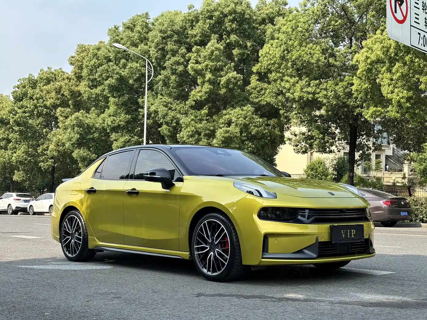 Lynk & Co 03 2021 03+ 2.0TD Auto Wind Rider Edition фото 3