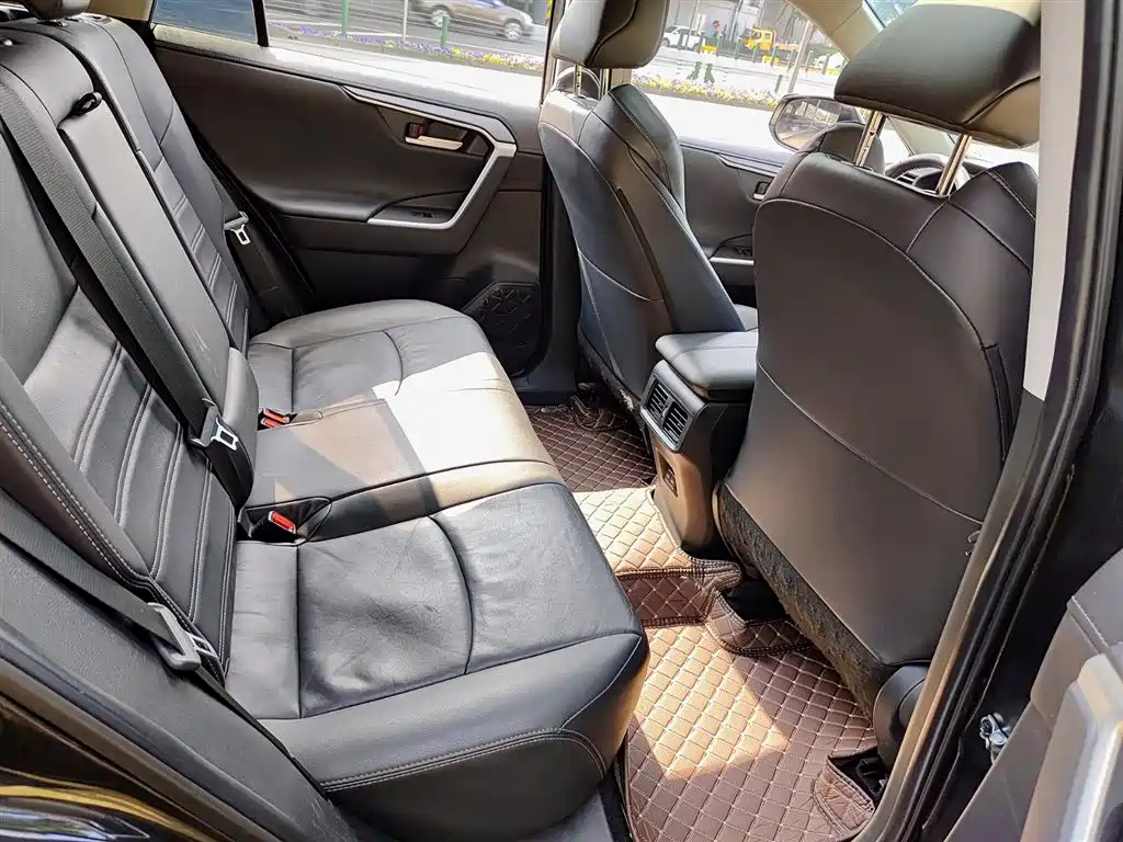 Toyota Wildlander 2022 2.0L CVT FWD Luxury PLUS Edition фото 11