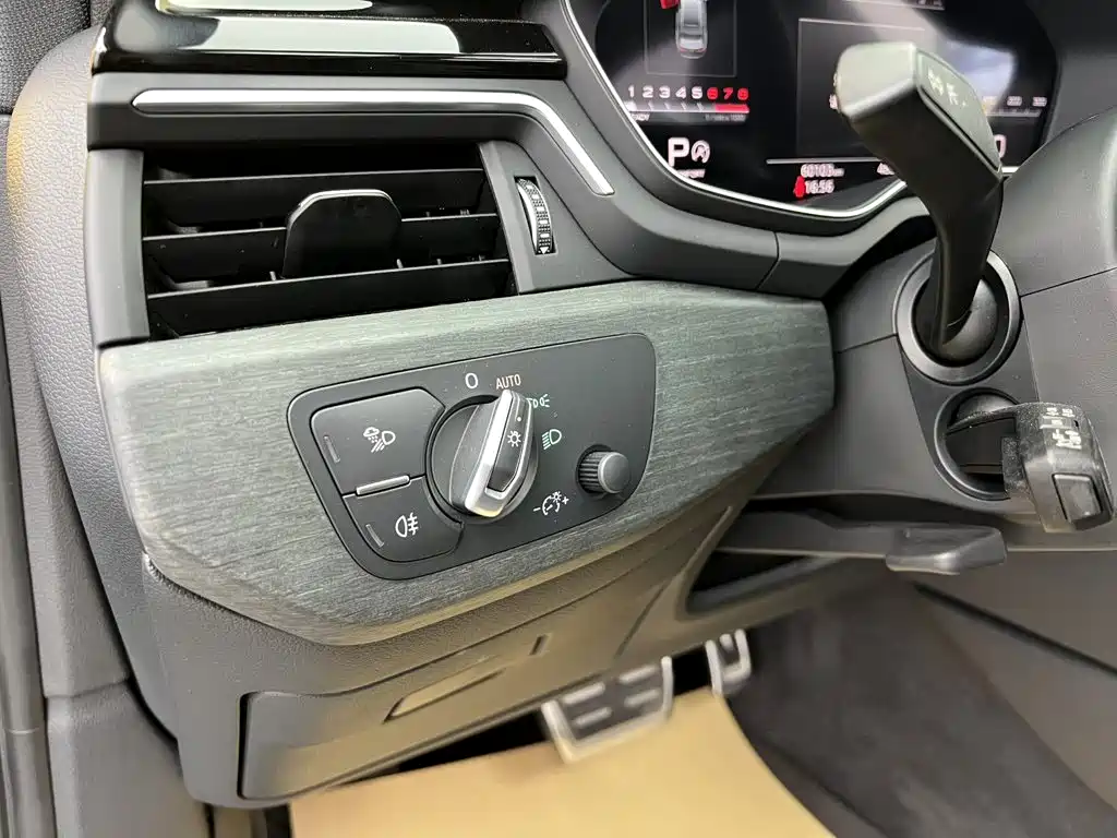 Фото 20 - Audi A4L