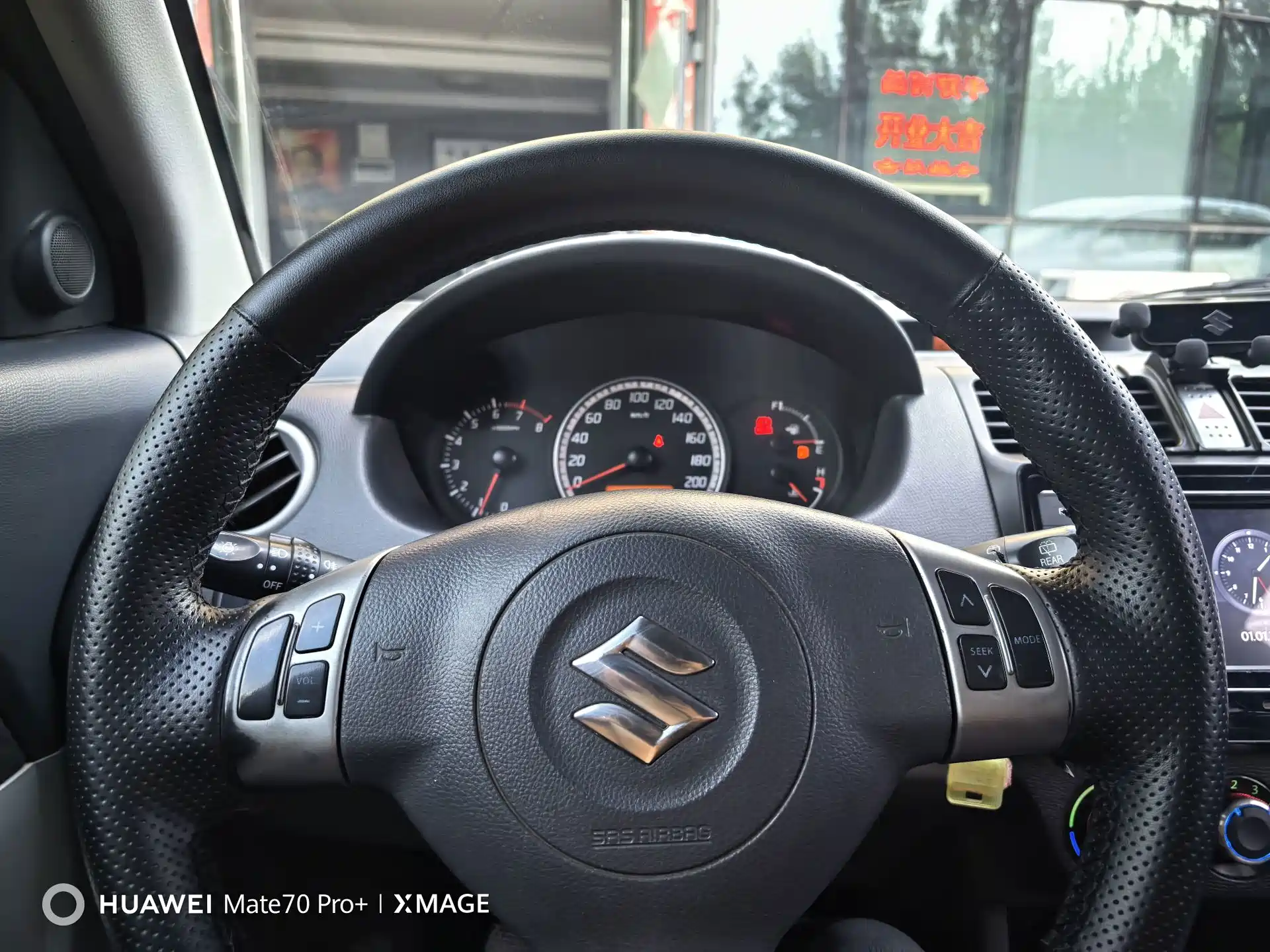 Фото 20 - Suzuki Swift