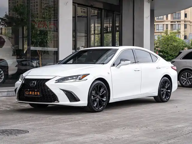 Lexus ES 2022 300h F SPORT — фото 1