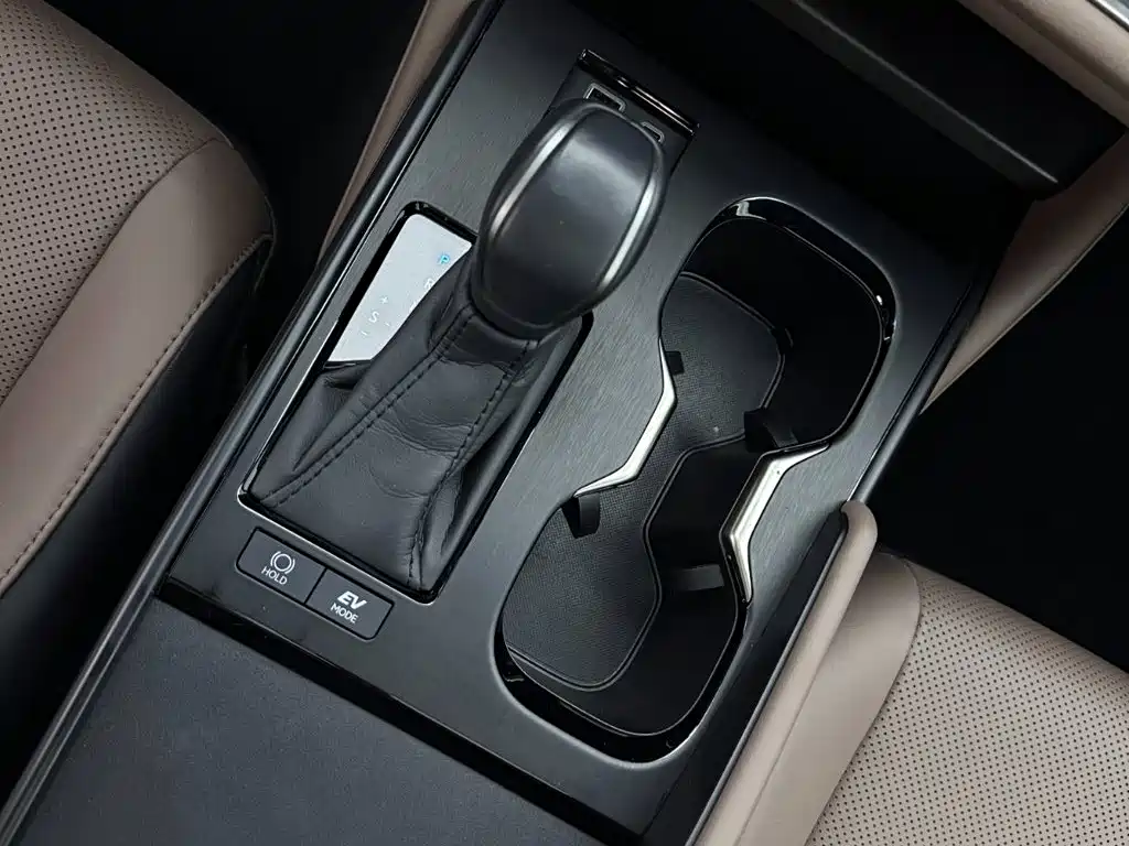 Lexus ES 2025 2025 300h Ultimate Edition