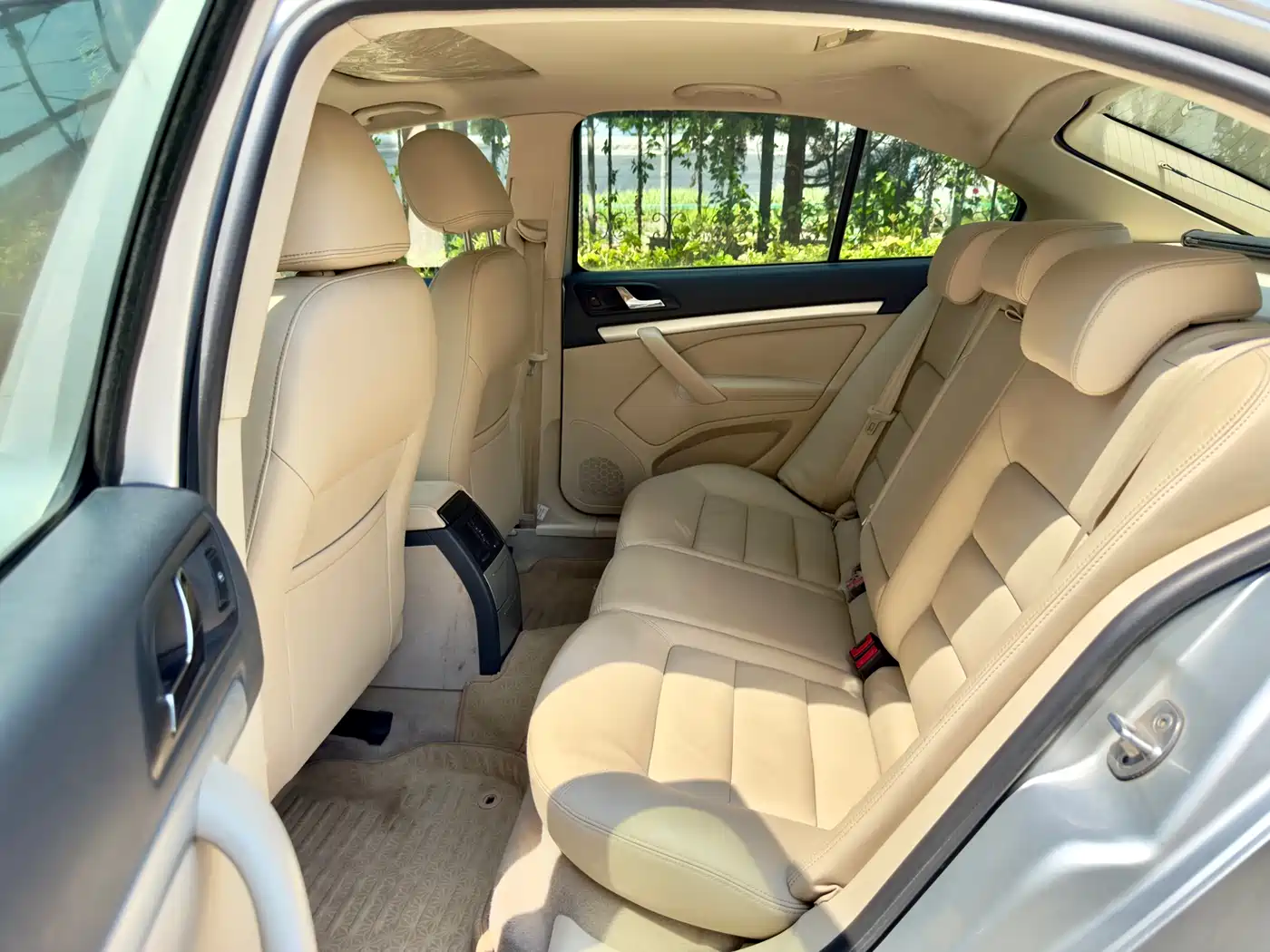 Škoda Octavia 2009 2.0L Automatic Yishi Edition фото 12