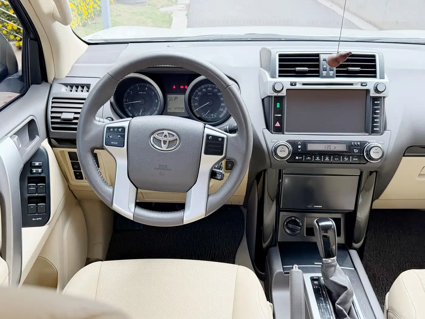 Toyota Prado (Import) 2014 2.7L Automatic Luxury фото 7