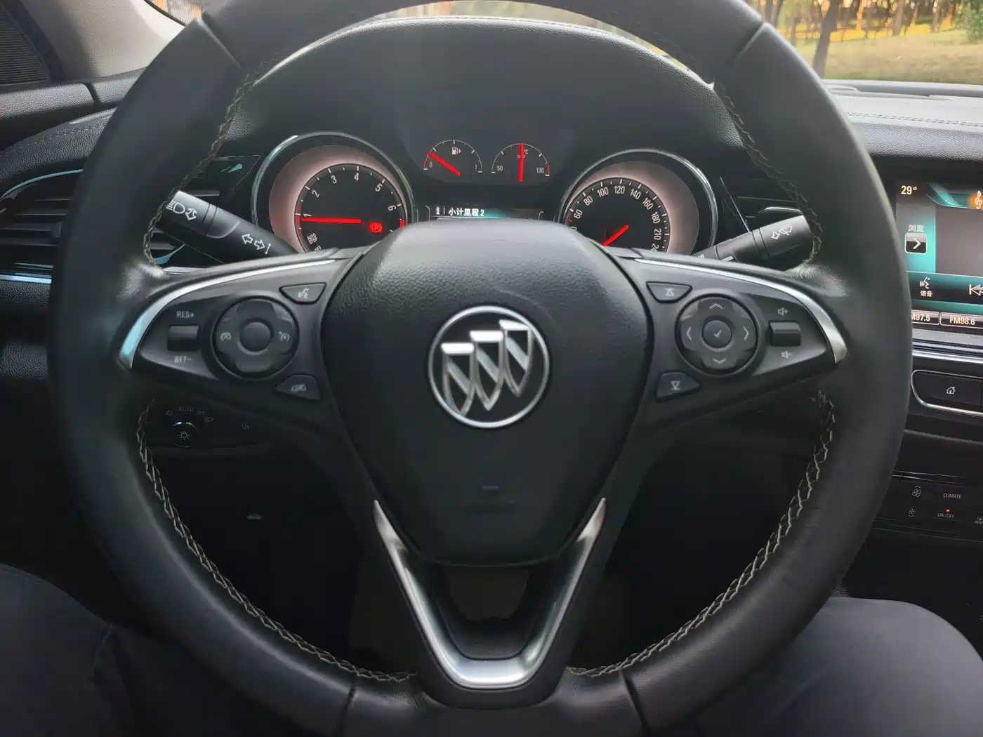 Photo 11 - Buick Regal
