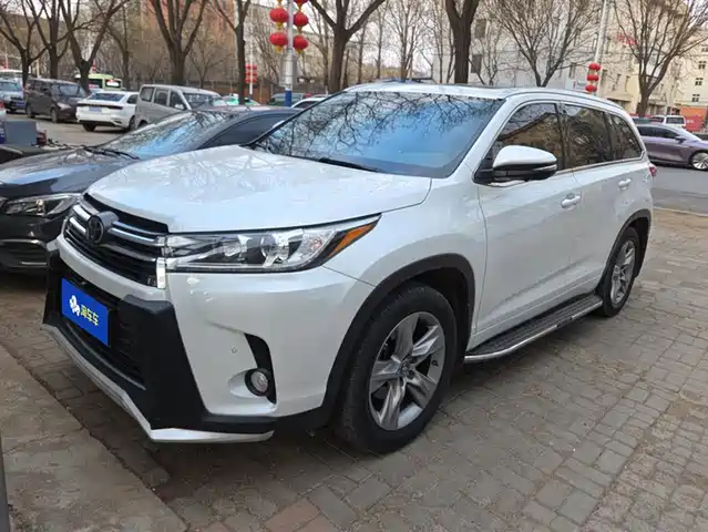 TOYOTA HIGHLANDER