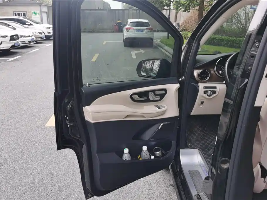 MERCEDES-BENZ V CLASS