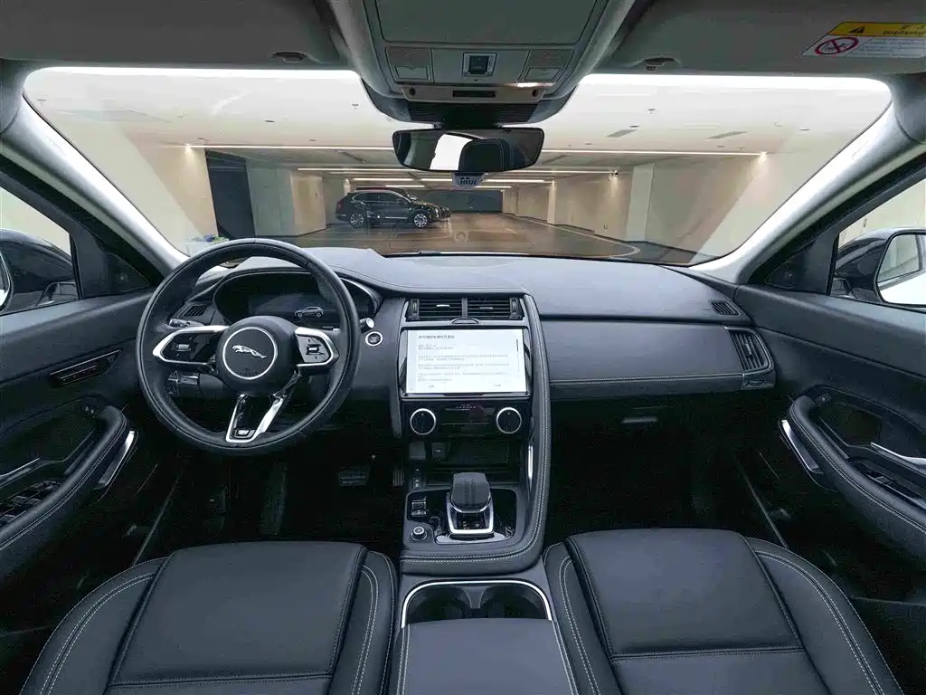 Фото 22 - Jaguar E-PACE