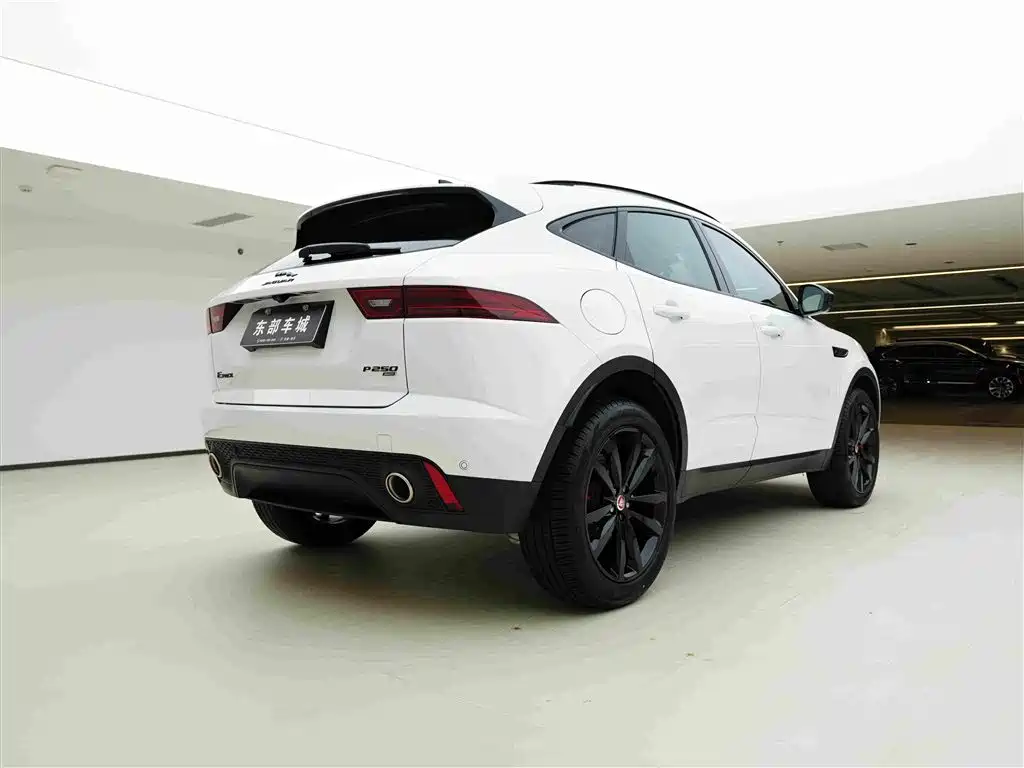 Фото 6 - Jaguar E-PACE