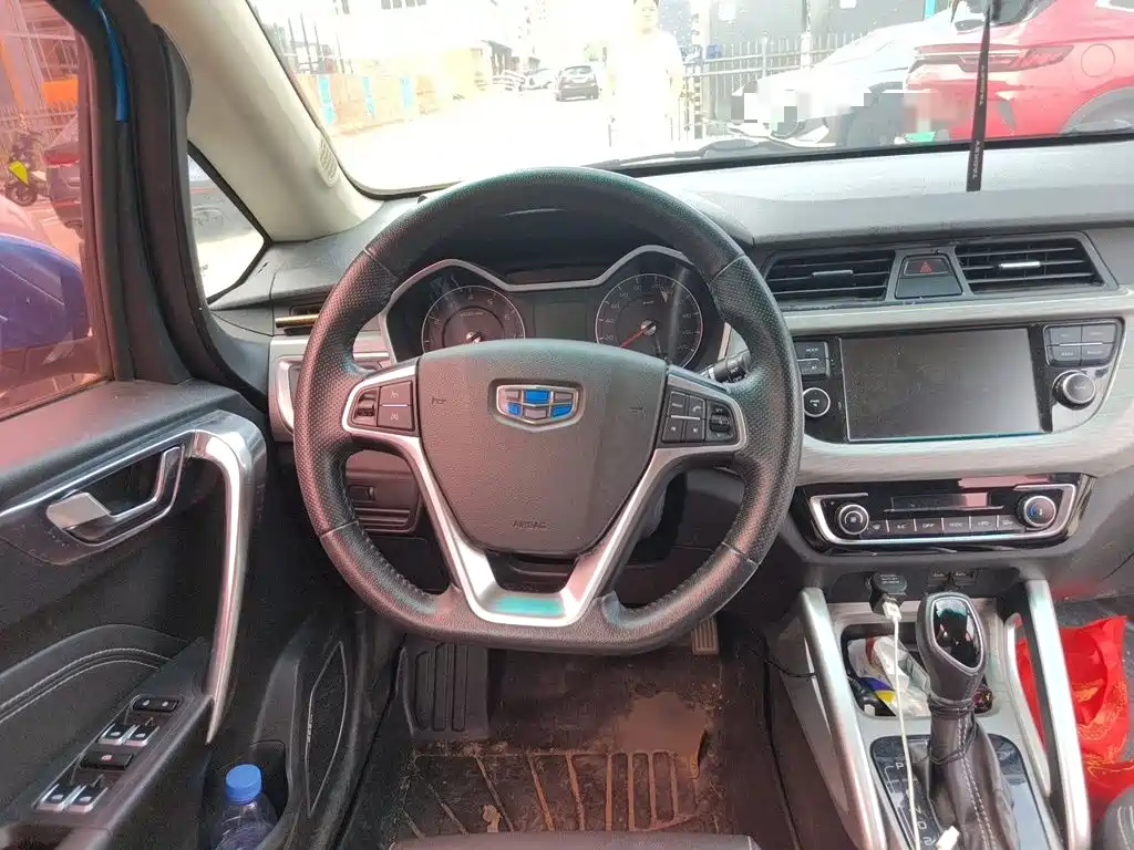 Фото 7 - Geely Vision X3