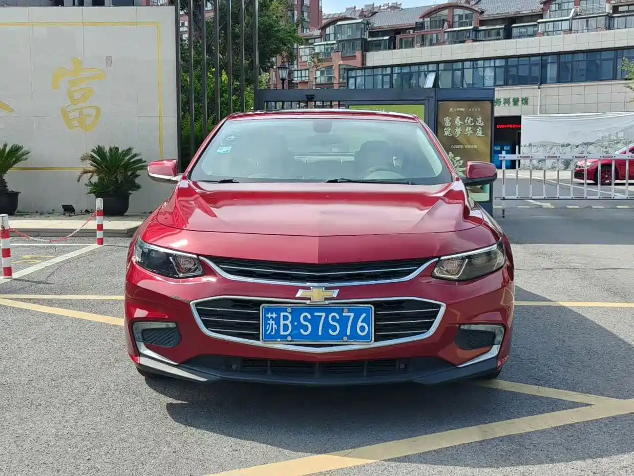 Photo 2 - Chevrolet Malibu XL
