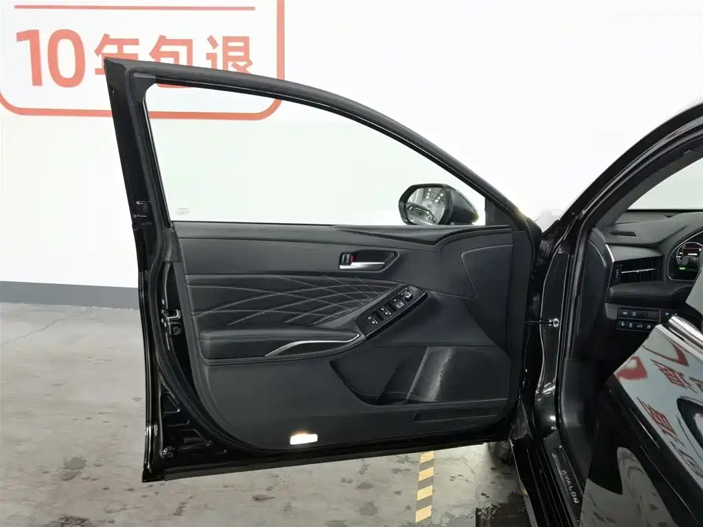 Toyota Avalon 2023 Hybrid 2.5L XLE Premium Edition фото 8