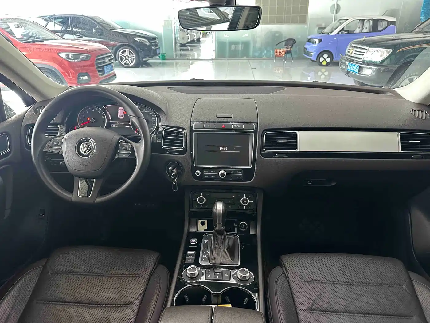 Volkswagen Touareg 2018 3.0TSI Glory Collector's Edition фото 12