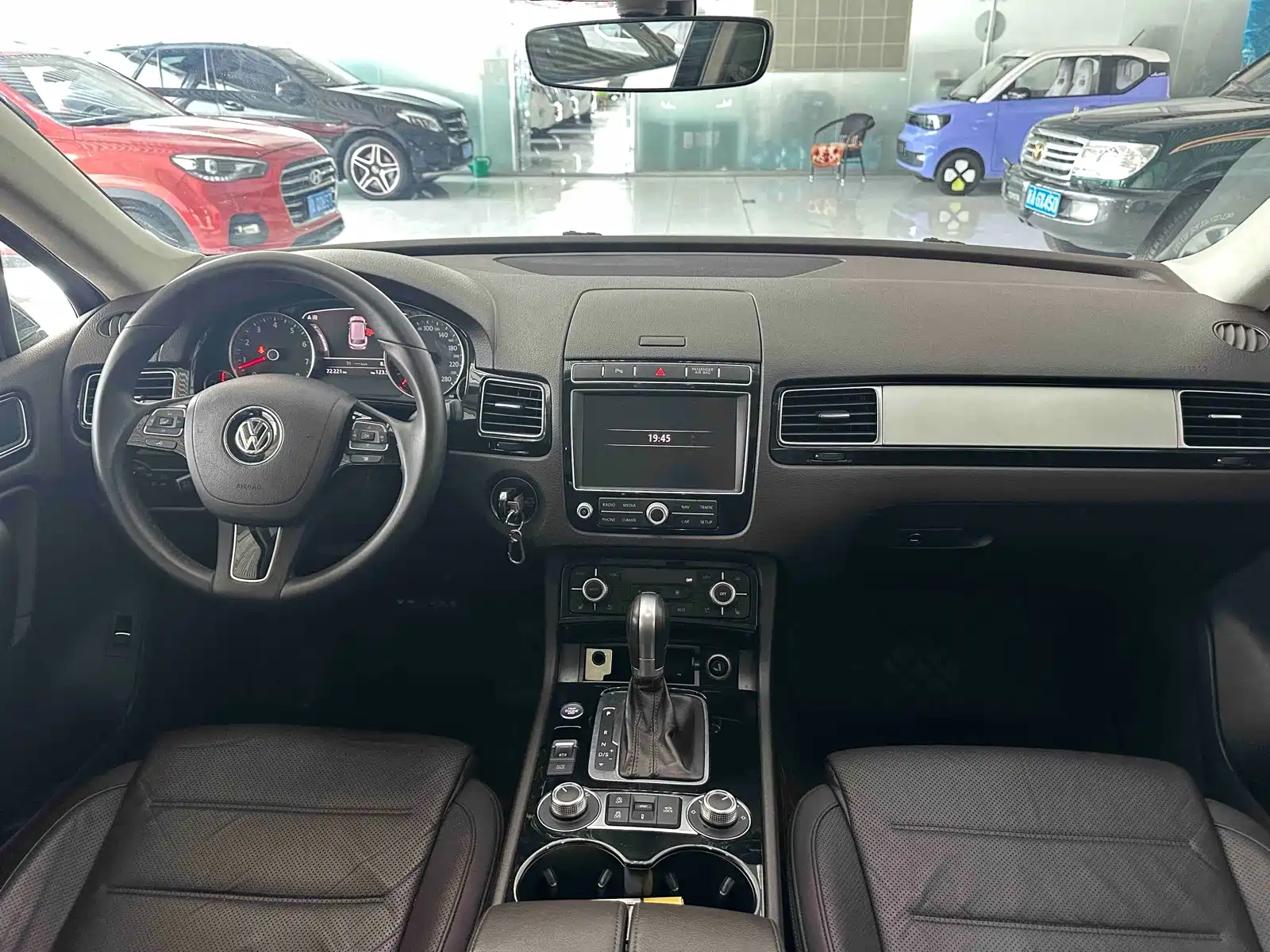 Фото 12 - Volkswagen Touareg
