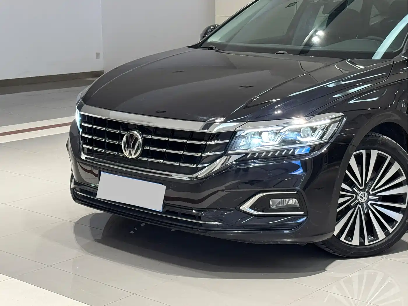 Volkswagen Passat 2020 330TSI Luxury Edition China VI фото 4