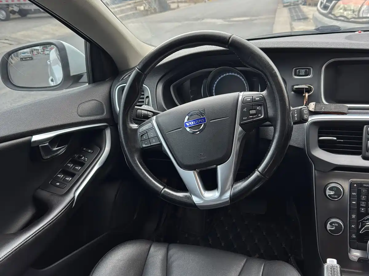 Volvo V40 2015 2015 1.6T Smart Comfort Edition